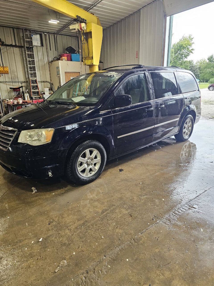 2010 CHRYSLER Town and Country