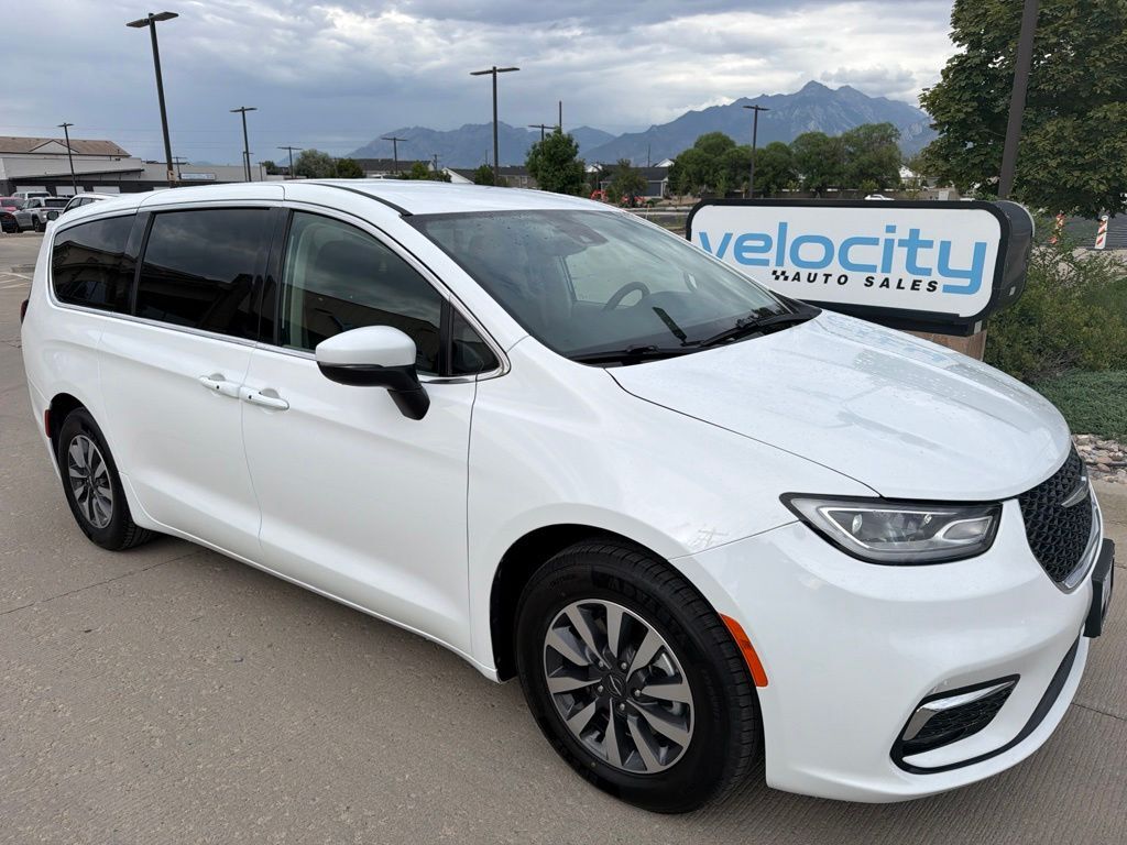 2023 CHRYSLER Pacifica