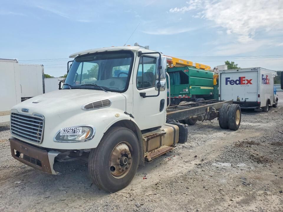 2013 FREIGHTLINER M2