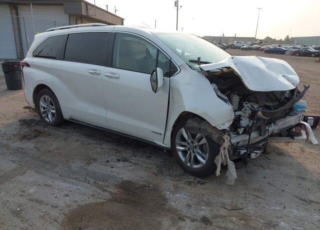 2021 TOYOTA Sienna