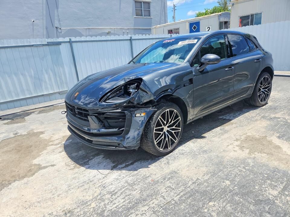 2026 PORSCHE Macan