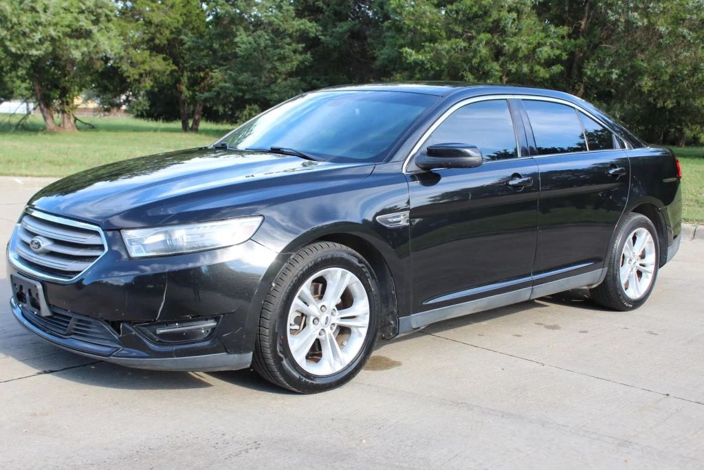 2013 FORD Taurus