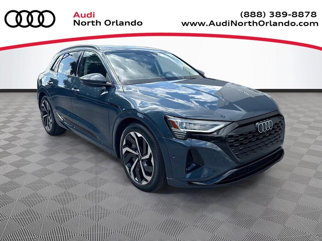 2024 AUDI Q8