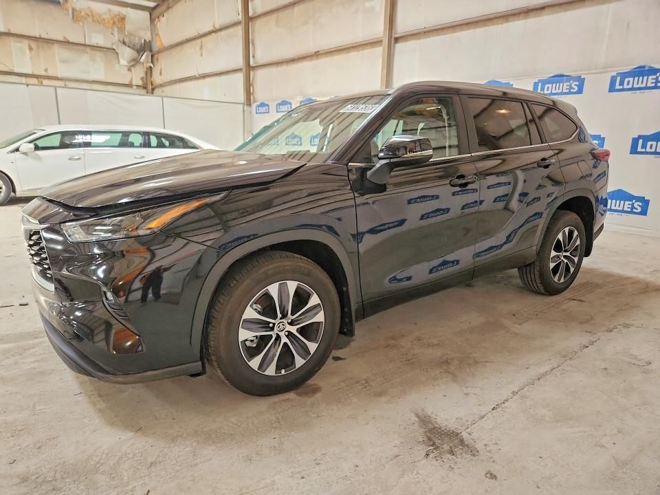 2026 TOYOTA Highlander