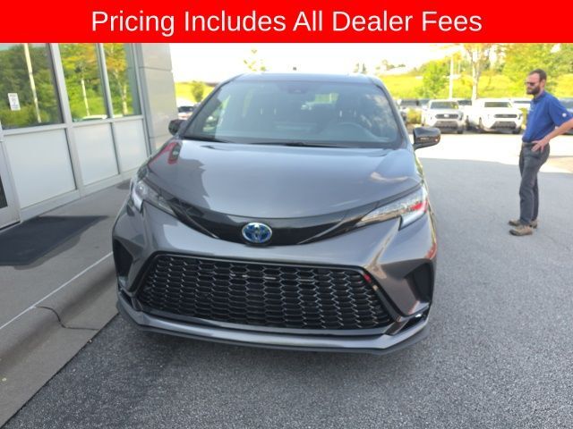 2025 TOYOTA Sienna