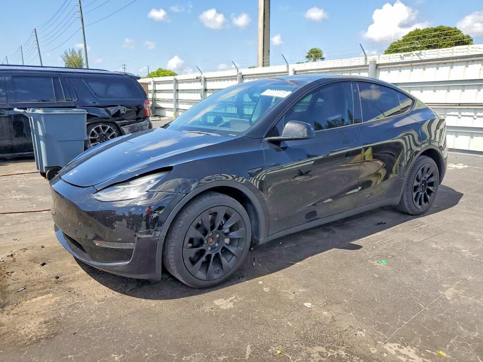 2022 TESLA Model Y