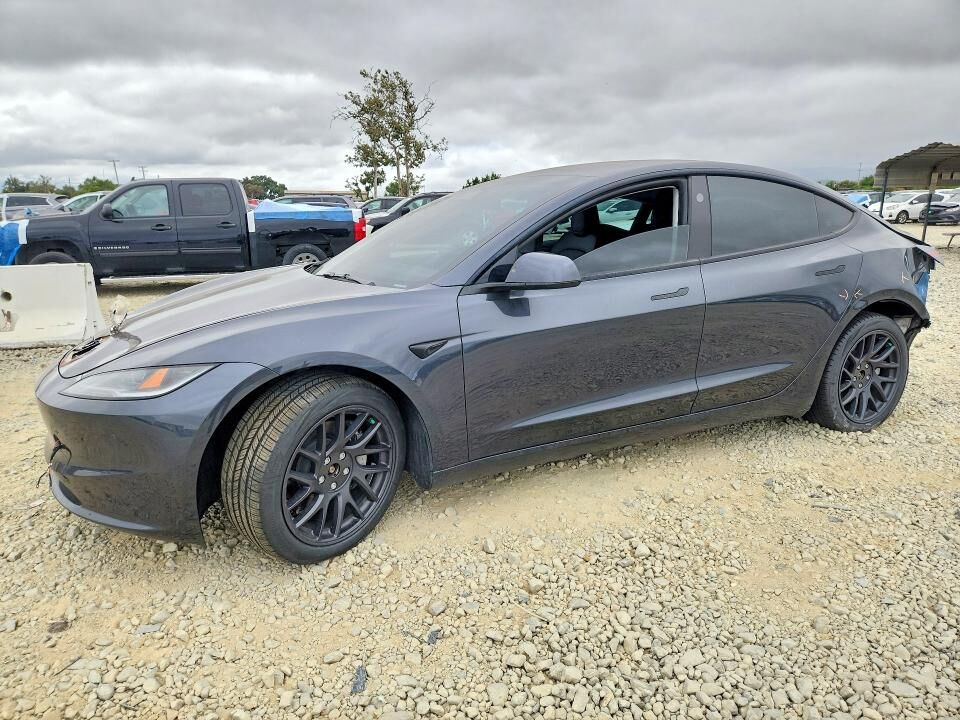 2024 TESLA Model 3