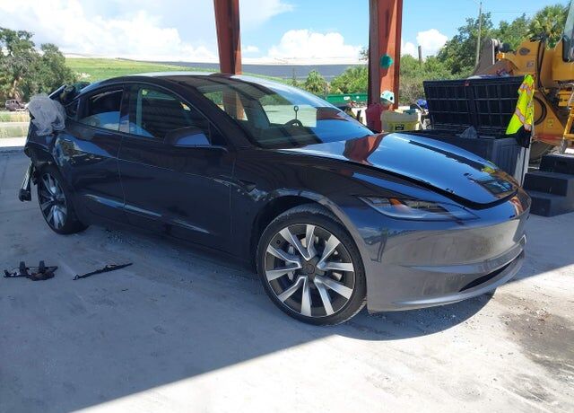 2025 TESLA Model 3