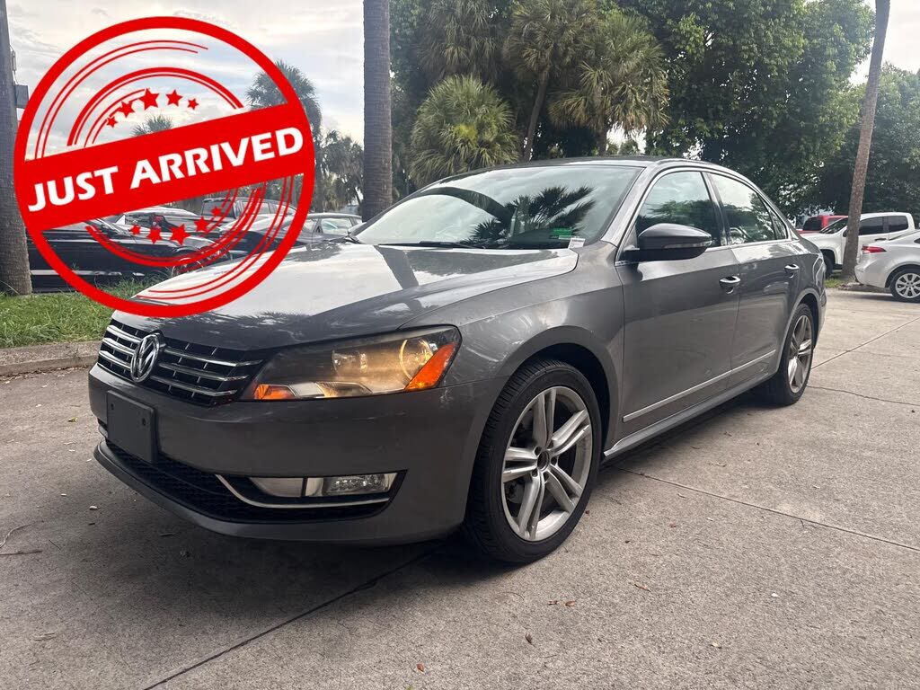 2012 VOLKSWAGEN Passat