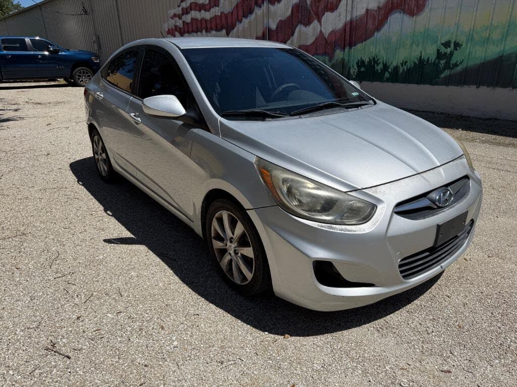 2012 HYUNDAI Accent