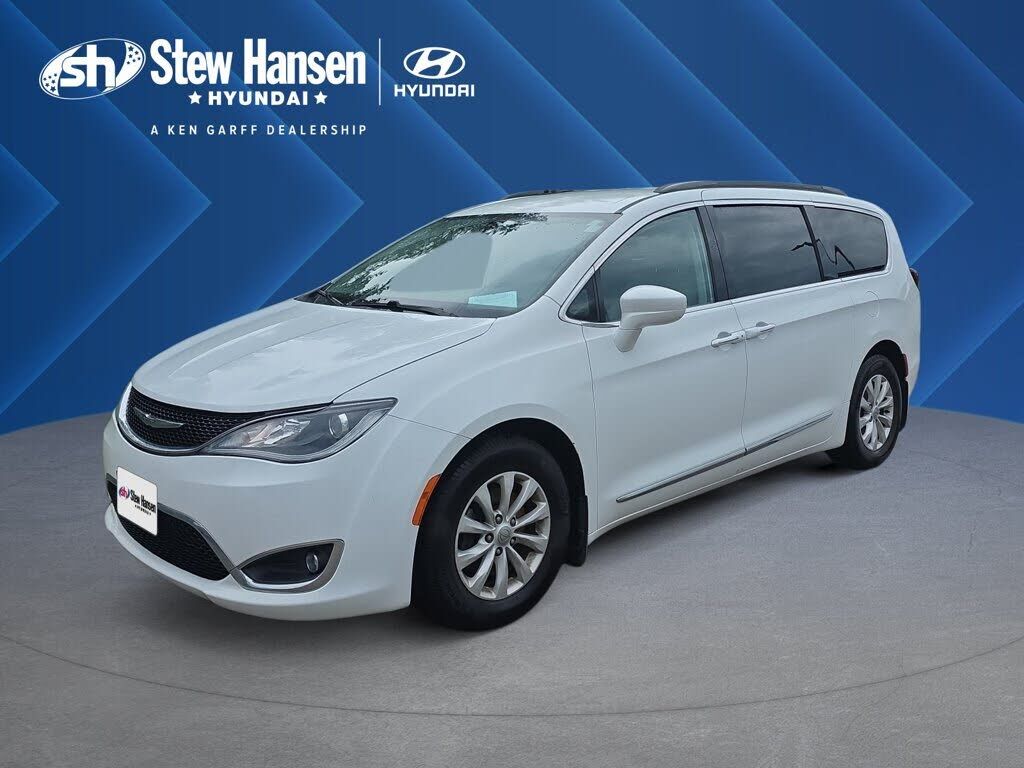 2017 CHRYSLER Pacifica