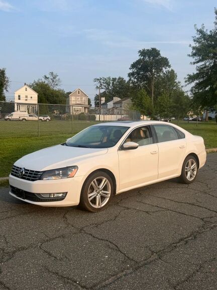 2012 VOLKSWAGEN Passat