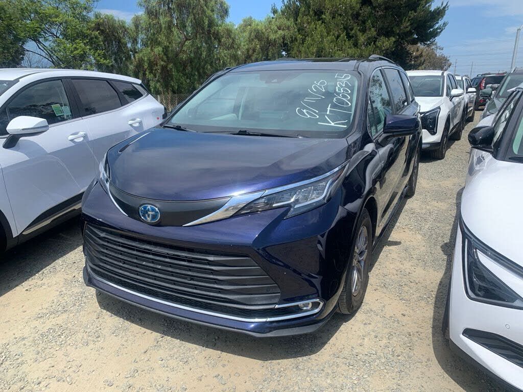 2021 TOYOTA Sienna