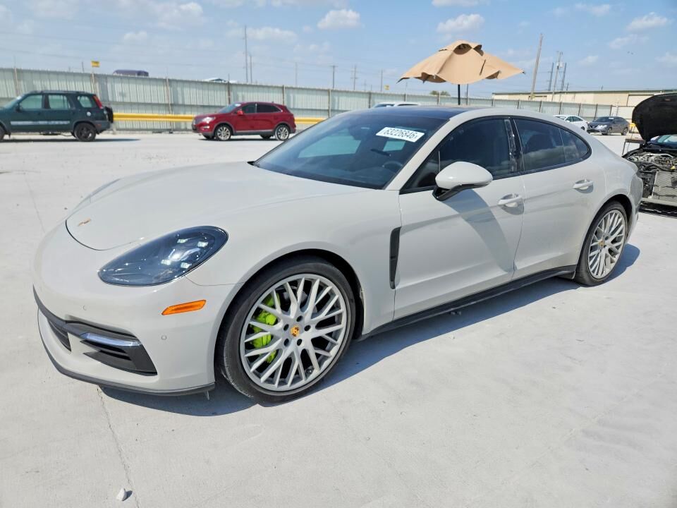 2018 PORSCHE Panamera