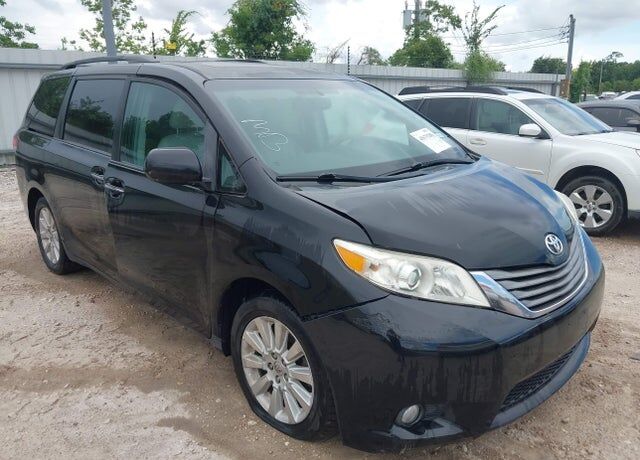 2013 TOYOTA Sienna