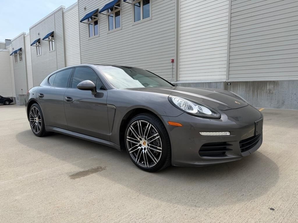 2016 PORSCHE Panamera