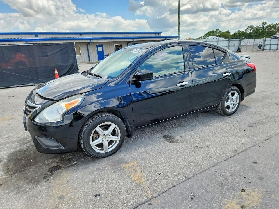 2015 NISSAN Versa