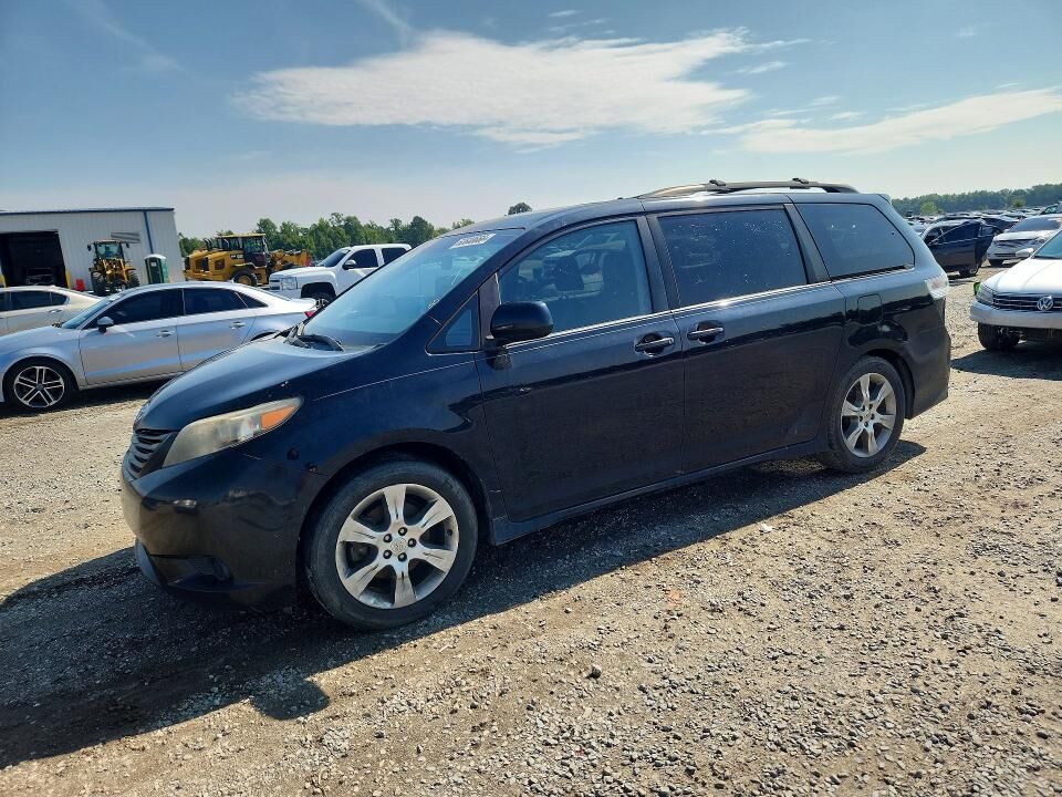 2012 TOYOTA Sienna