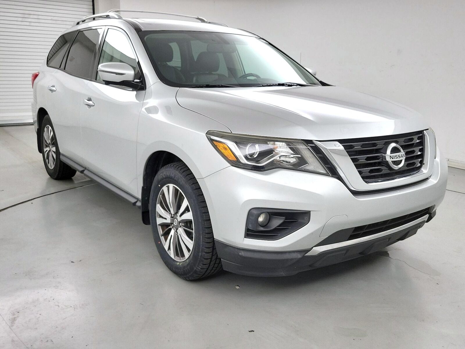 2017 NISSAN Pathfinder