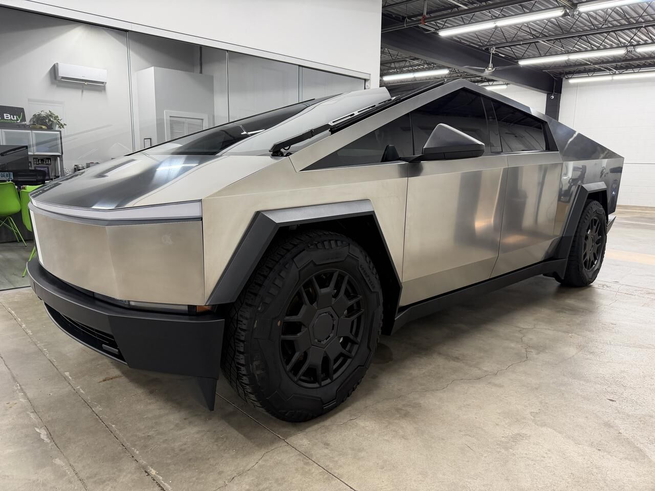 2024 TESLA Cybertruck