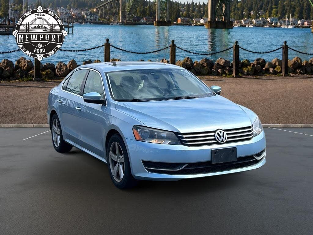 2013 VOLKSWAGEN Passat