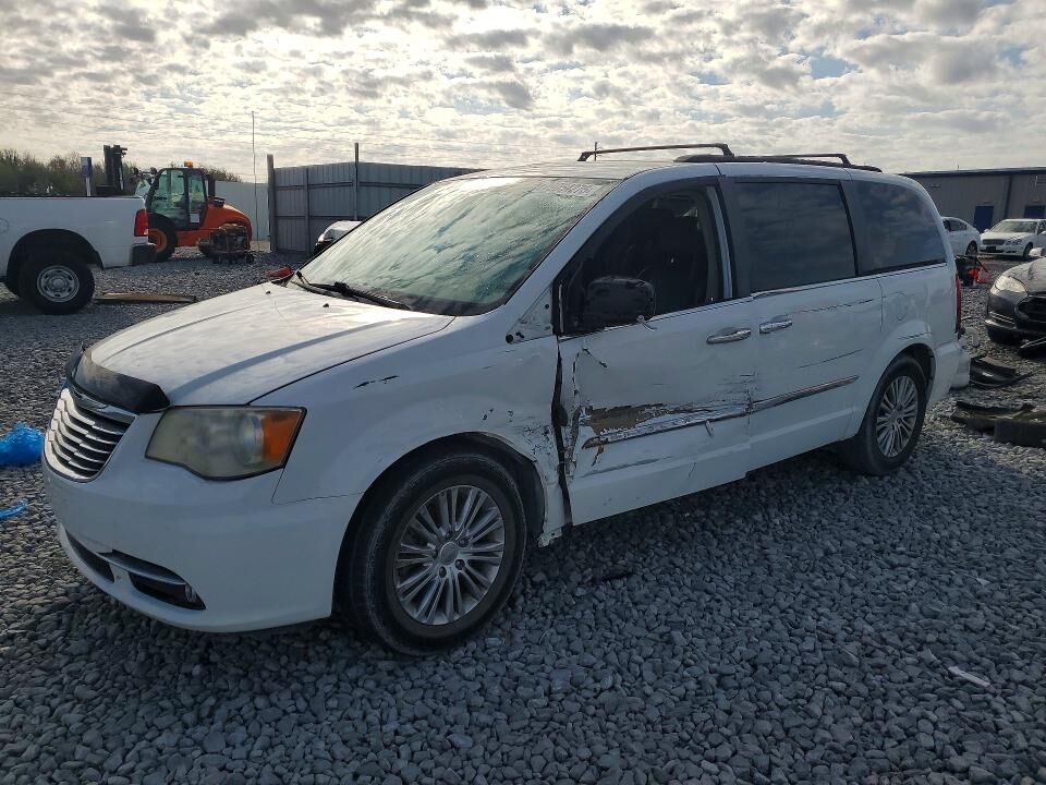 2014 CHRYSLER Town and Country