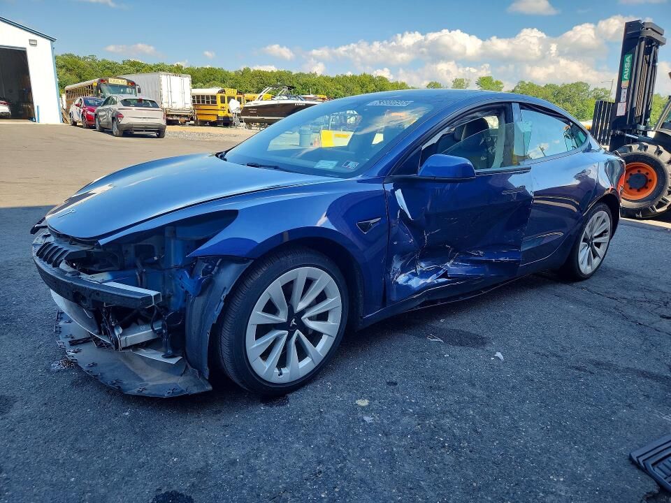 2022 TESLA Model 3