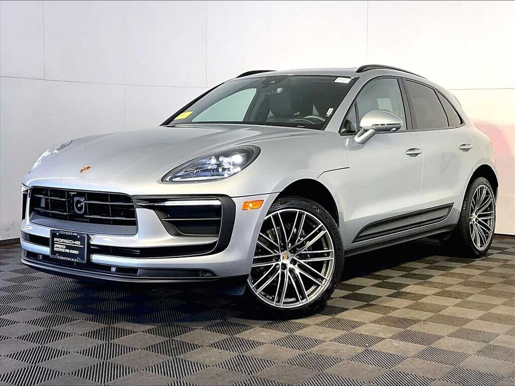 2026 PORSCHE Macan
