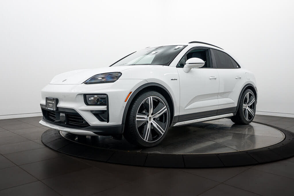2025 PORSCHE Macan