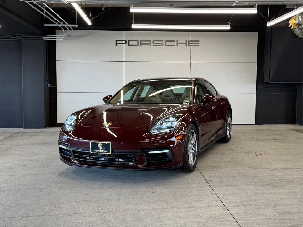 2018 PORSCHE Panamera