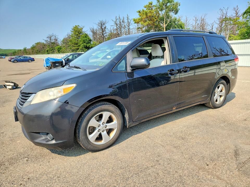 2013 TOYOTA Sienna