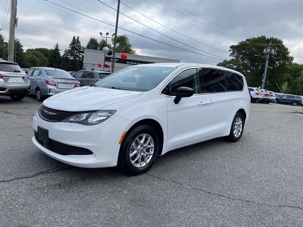 2024 CHRYSLER Voyager