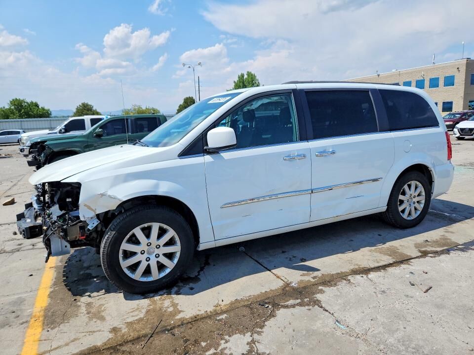 2016 CHRYSLER Town and Country