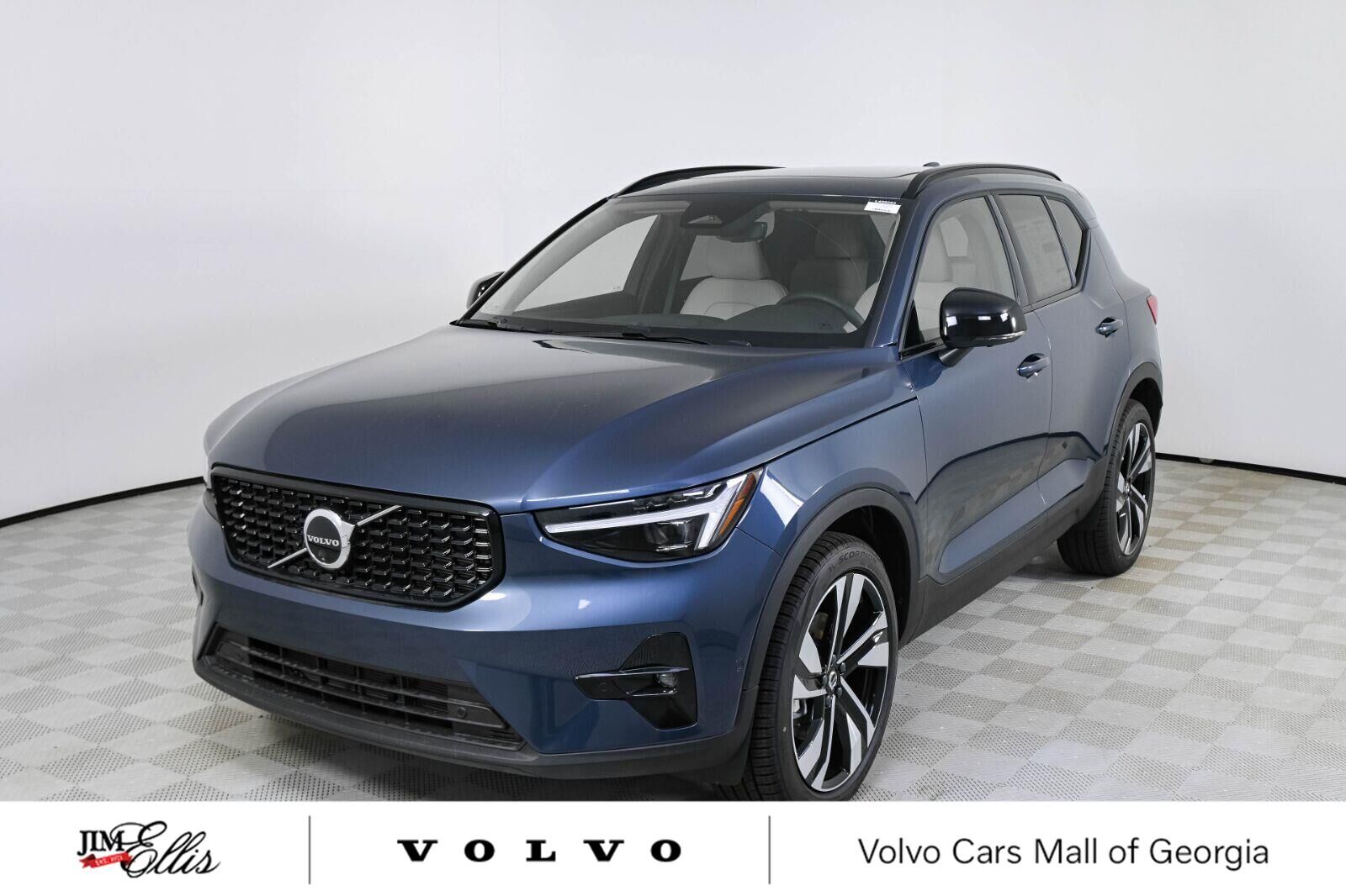 2026 VOLVO XC40