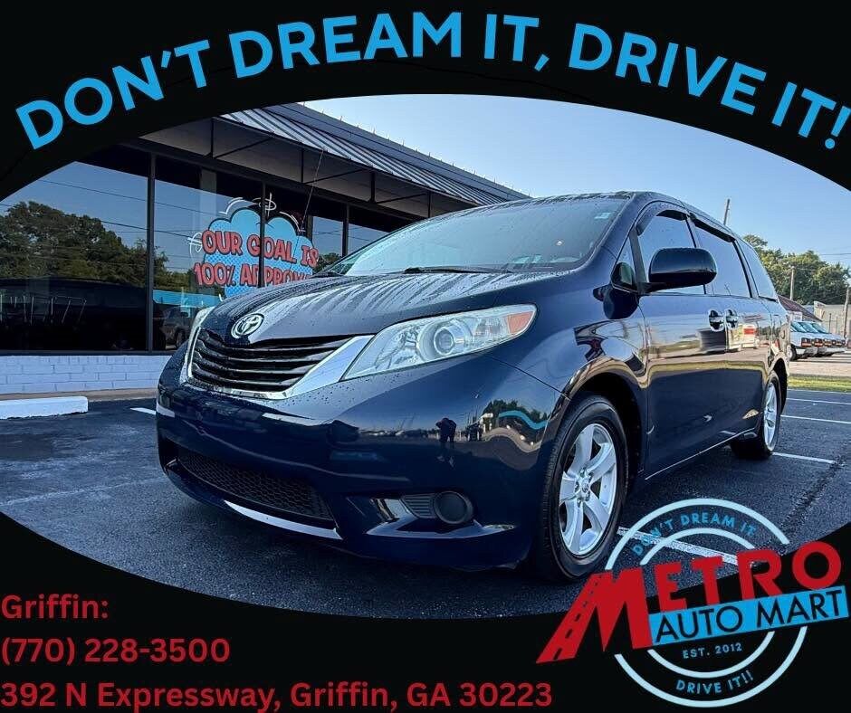 2011 TOYOTA Sienna