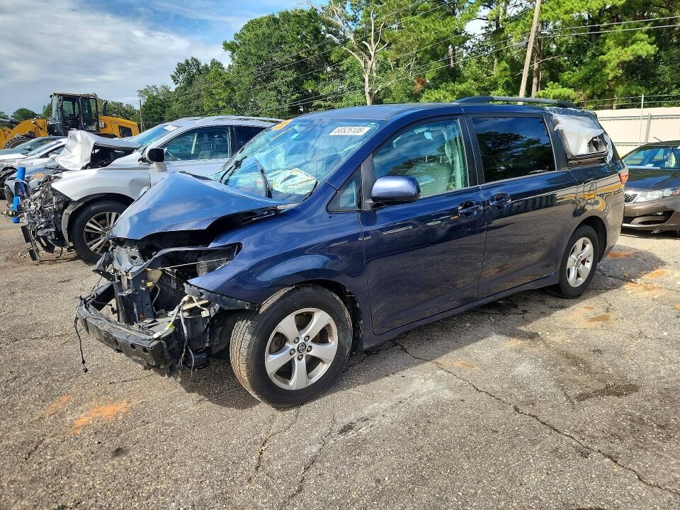 2018 TOYOTA Sienna