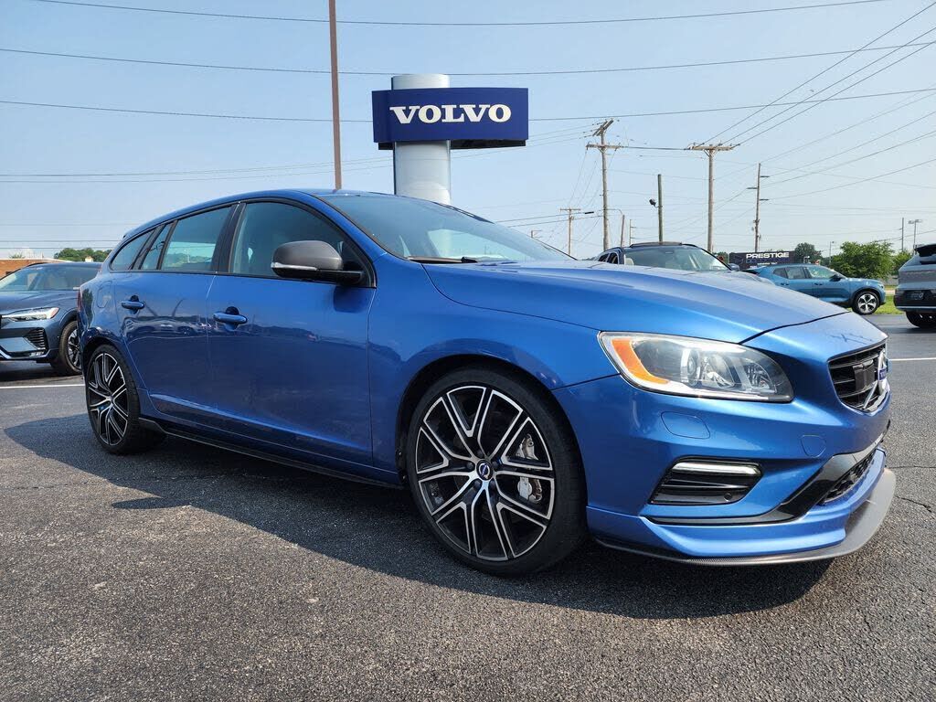 2018 VOLVO V60
