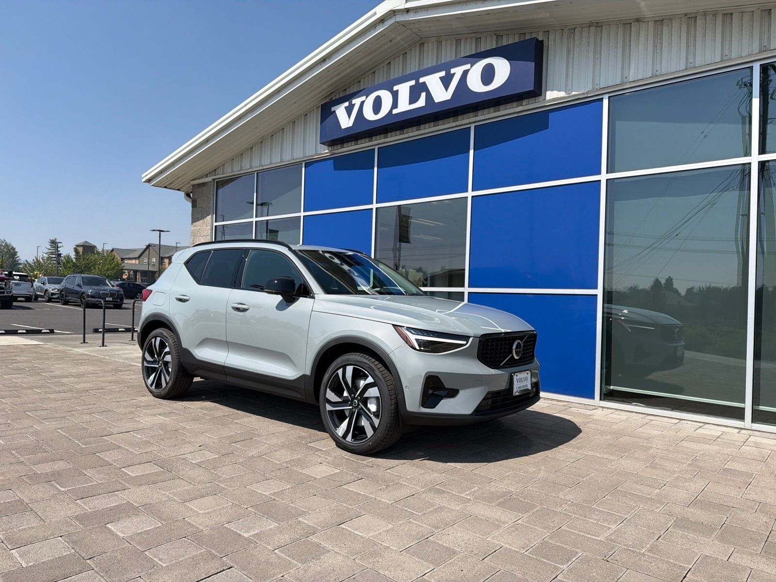 2026 VOLVO XC40