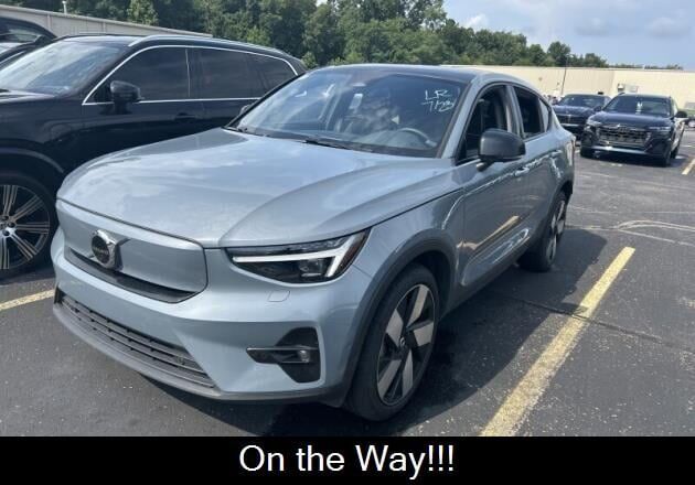 2023 VOLVO C40