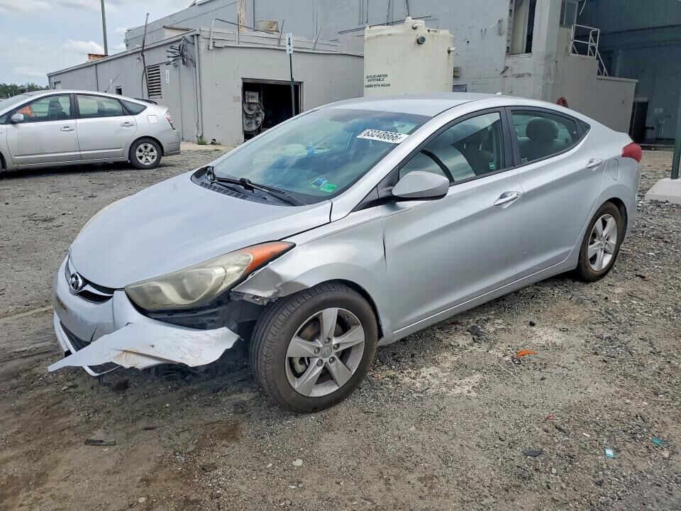 2013 HYUNDAI Elantra