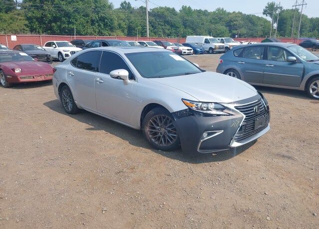 2018 LEXUS ES