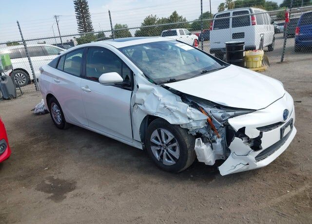 2016 TOYOTA PRIUS