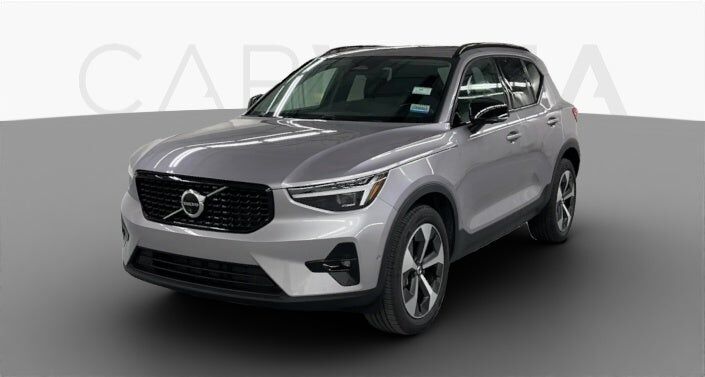 2026 VOLVO XC40