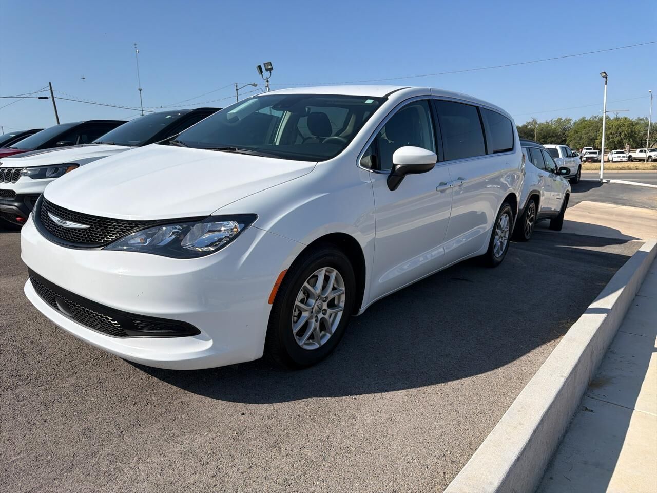 2023 CHRYSLER Voyager