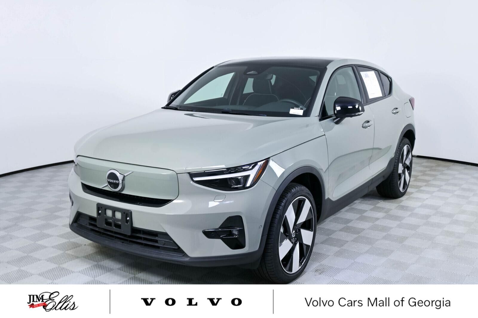 2023 VOLVO C40