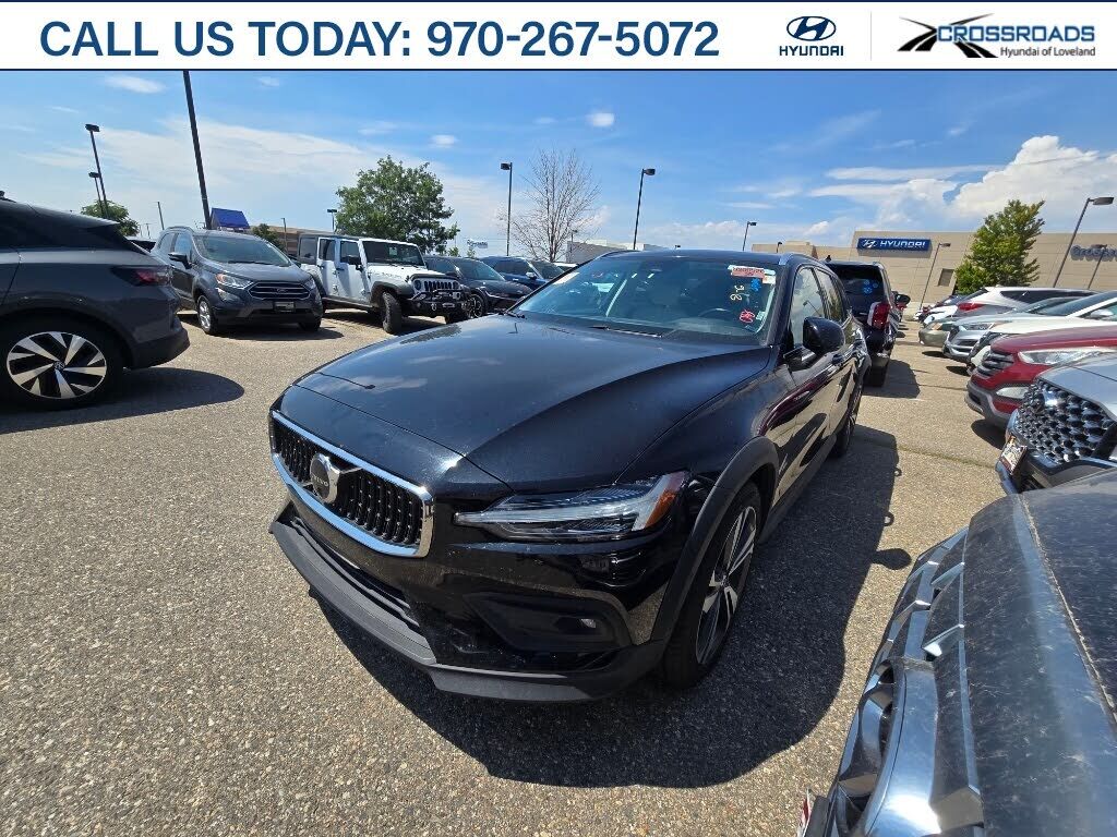 2025 VOLVO V60CC
