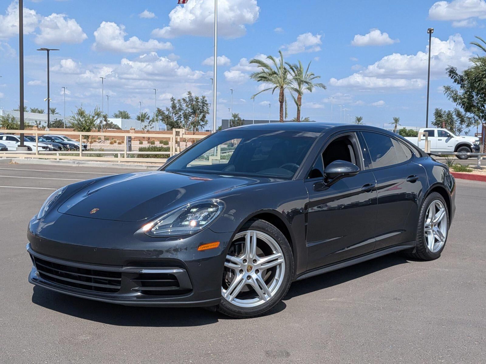 2018 PORSCHE Panamera