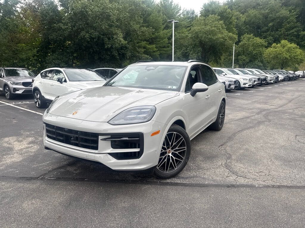 2026 PORSCHE Cayenne