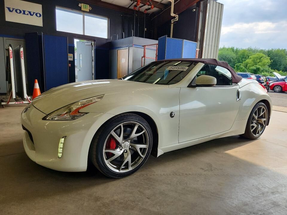 2017 NISSAN 370Z
