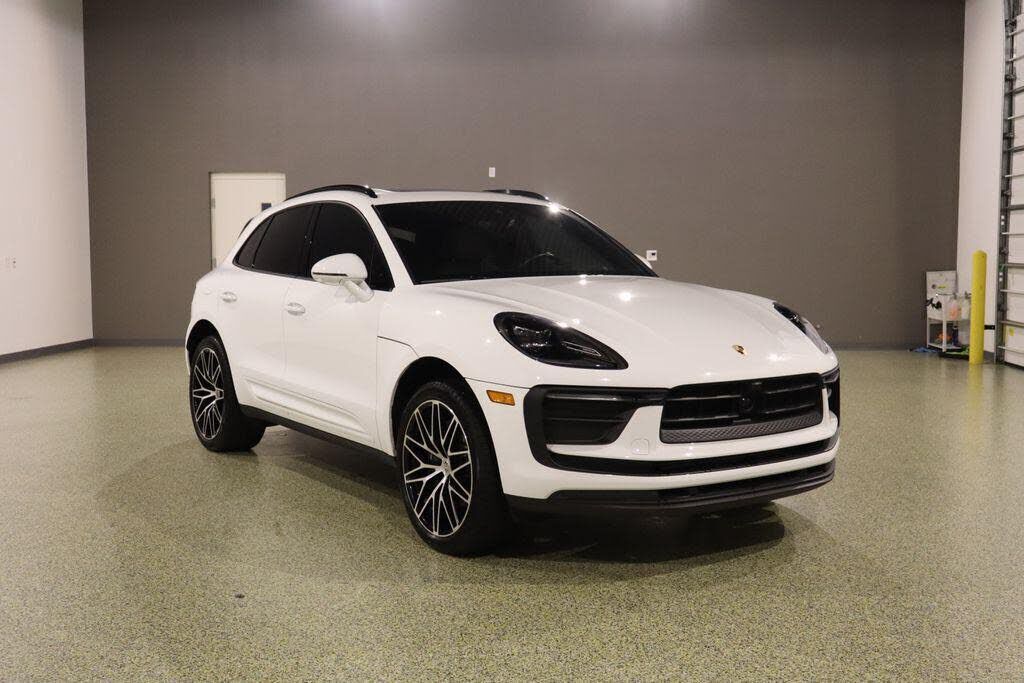 2024 PORSCHE Macan